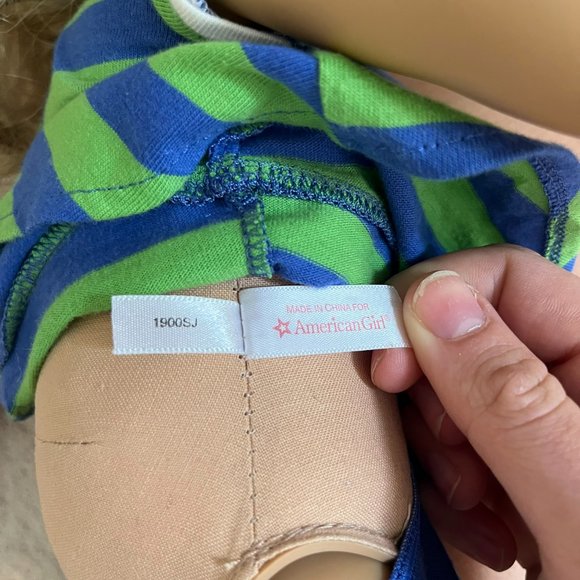 American Girl 2010 "Lanie" w/ books - Picture 4 of 5